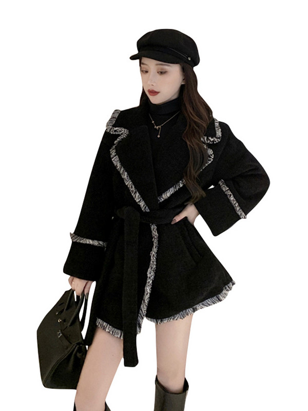 Stílusos női kabát széles modell, derekán övvel