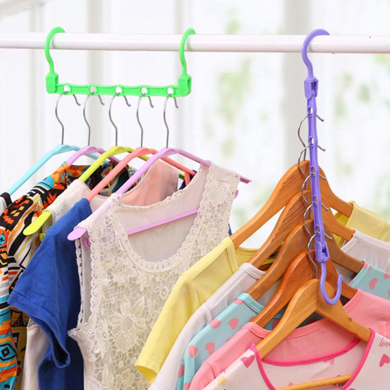 Plastikinė kabykla su penkiomis skylutėmis horizontaliai ir vertikaliai pakabai – Atsitiktinės spalvos