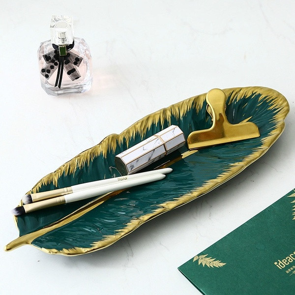 Žalia porcelianinė lapo formos lėkštė