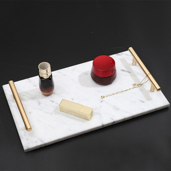 Керамична табла за сервиране с позлатени дръжки и мраморен ефект