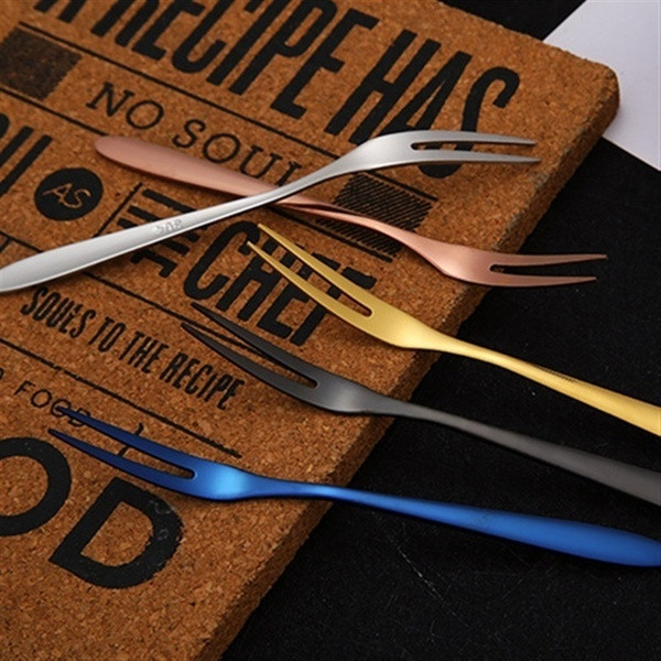 Viie väikese värvilise kahe hambaga roostevabast terasest kahvli komplekt