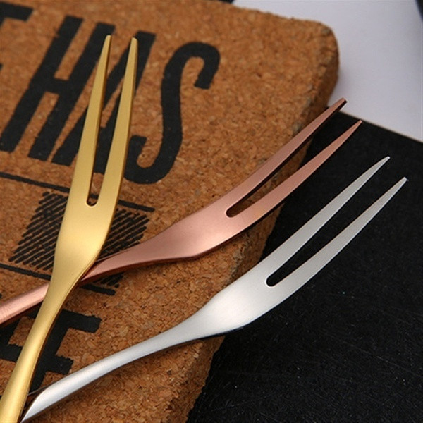 Viie väikese värvilise kahe hambaga roostevabast terasest kahvli komplekt