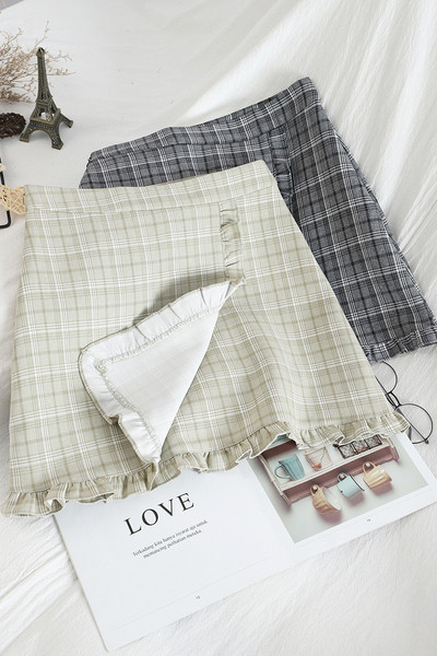 Kockás női rövid szoknya magas derékkal