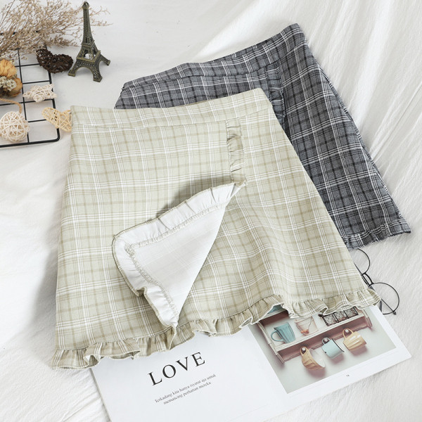 Kockás női rövid szoknya magas derékkal