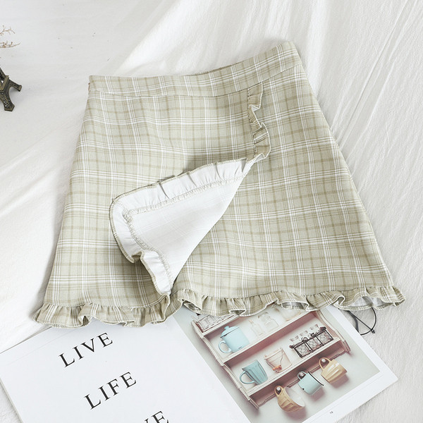 Kockás női rövid szoknya magas derékkal