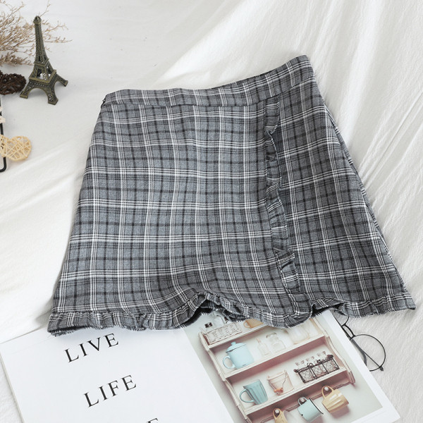 Kockás női rövid szoknya magas derékkal