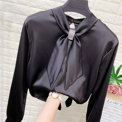 Κομψό γυναικείο σατέν πουκάμισο με γικά και διακόσμηση πέτρες