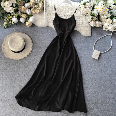 Modern női hosszú ruha vékony pántokkal, kerek nyakkivágással