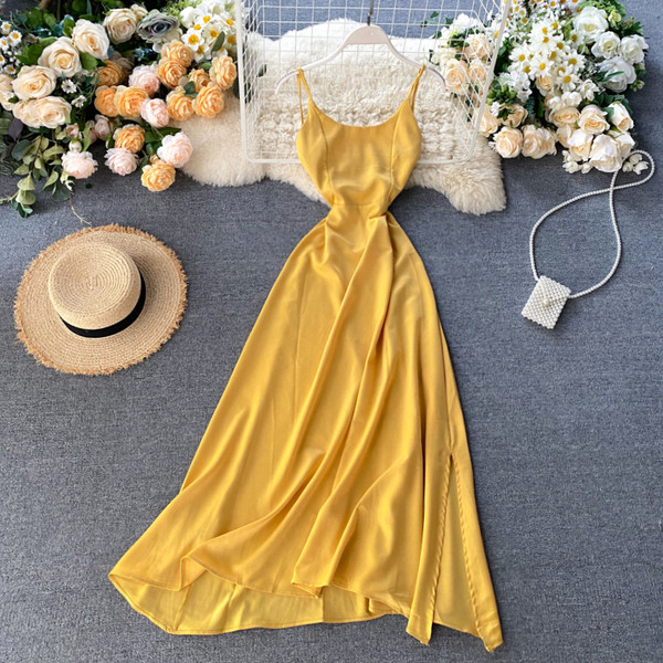 Modern női hosszú ruha vékony pántokkal, kerek nyakkivágással