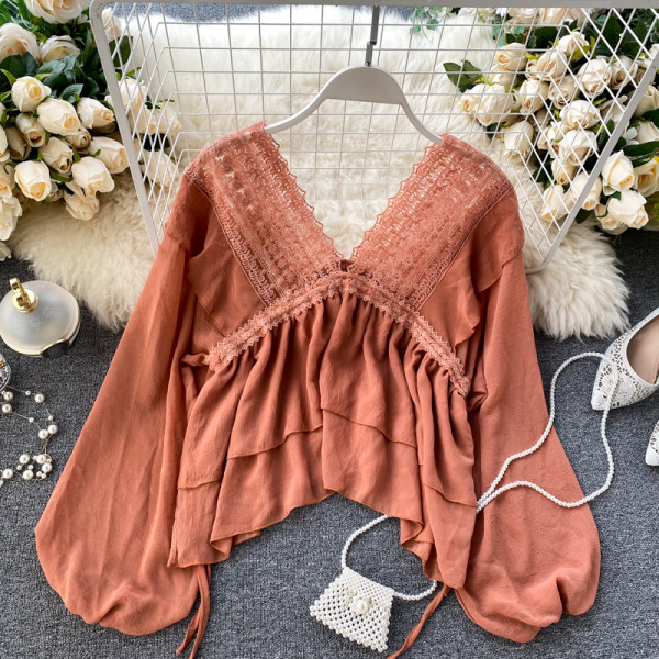 Női sifon blúz csipkével és V-nyakkal