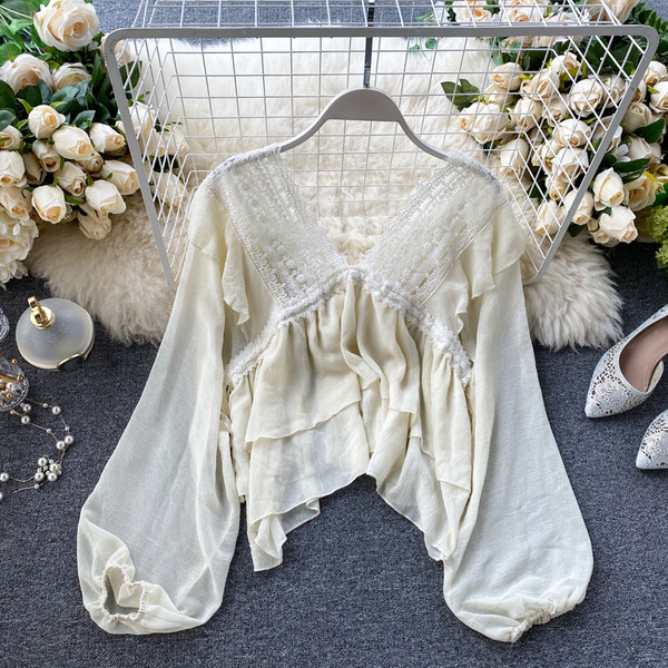 Női sifon blúz csipkével és V-nyakkal