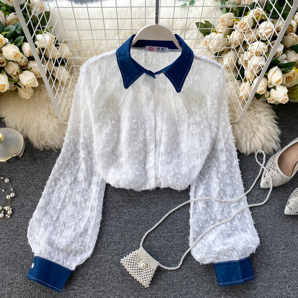 Stílusos női ing klasszikus gallérral és széles ujjakkal