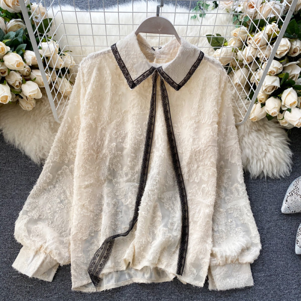 Aktuális női ing csipkével és széles ujjal