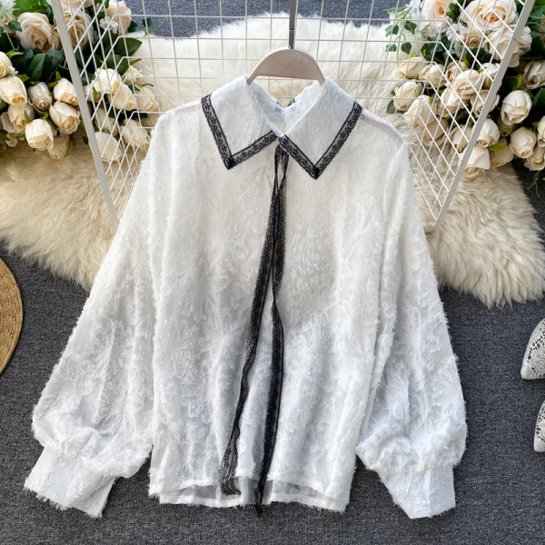 Aktuális női ing csipkével és széles ujjal