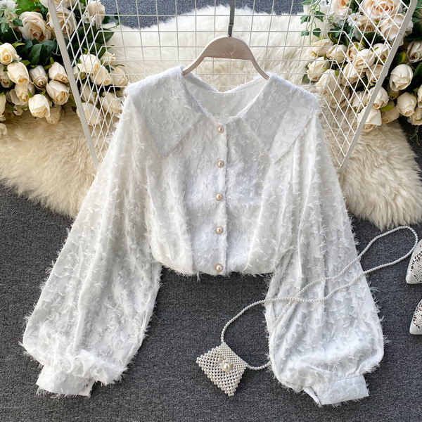 Női ing V-nyakkal és széles ujjakkal