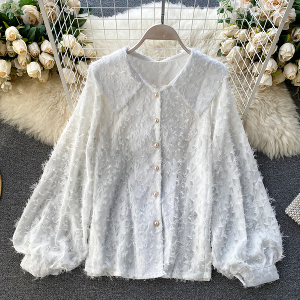 Női ing V-nyakkal és széles ujjakkal