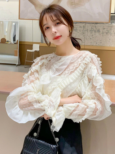 Stílusos női sifon ing ovális nyakkivágással és fürtökkel