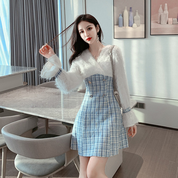 Stiilne naiste ruuduline kleit koheva ülaosa ja V-kaelusega