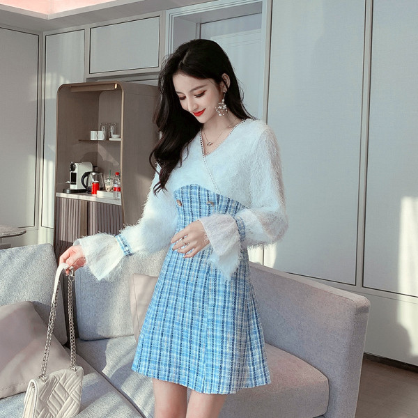 Stiilne naiste ruuduline kleit koheva ülaosa ja V-kaelusega