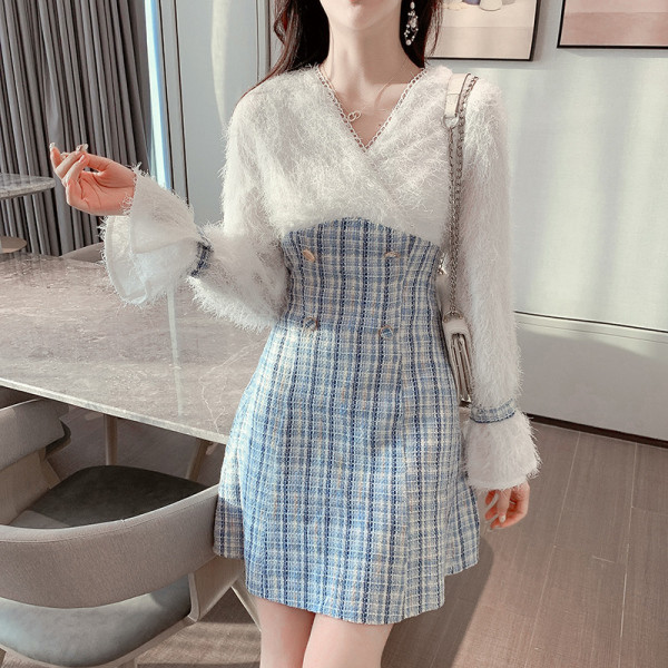 Stiilne naiste ruuduline kleit koheva ülaosa ja V-kaelusega