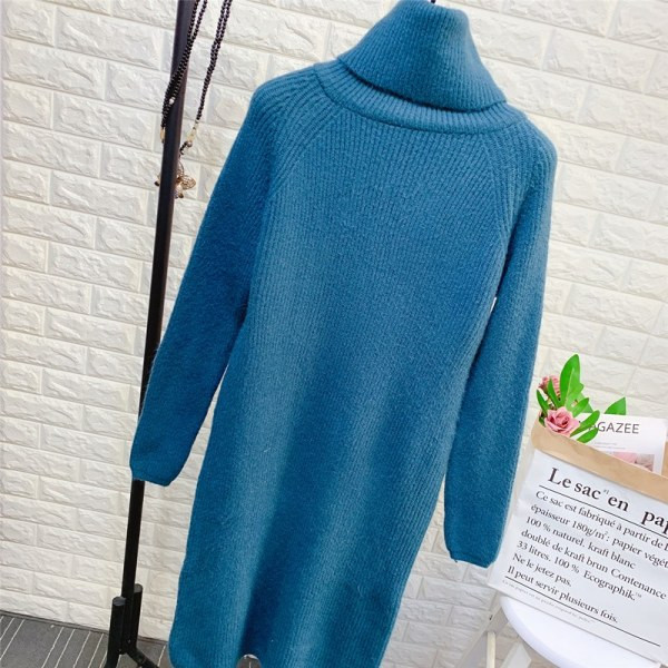 Aktuális női téli ruha magas gallérral és hosszú ujjal