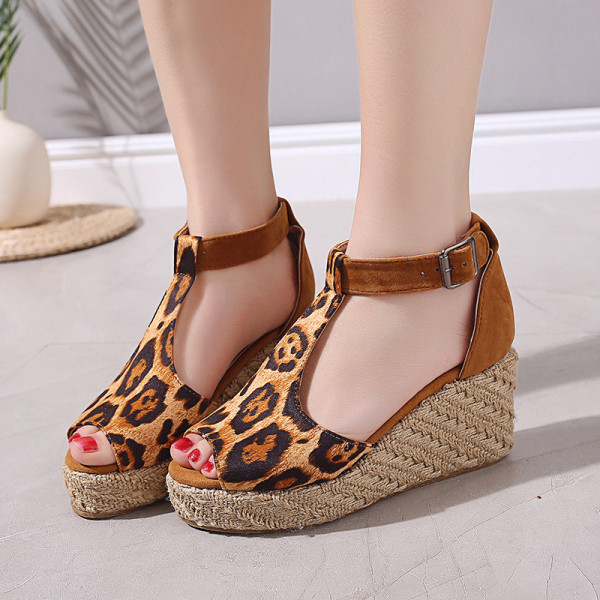 Modern női platform szandál eco velúrból és csatból