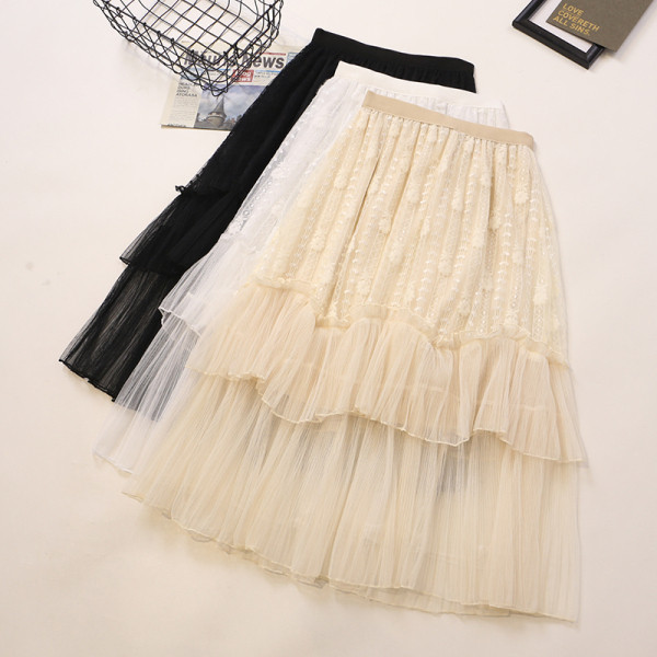 Moodne naiste seelik pitsi ja kõrge vöökohaga