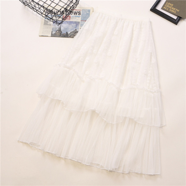 Moodne naiste seelik pitsi ja kõrge vöökohaga