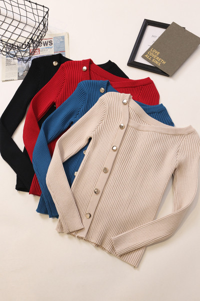 Alkalmi női blúz gombokkal és hosszú ujjú