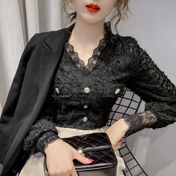 Elegáns női csipke ing gombokkal és puffos ujjakkal