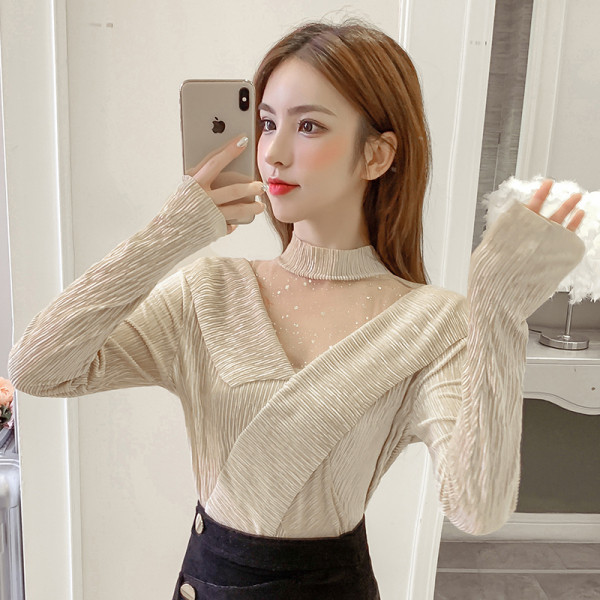 Modern női blúz félmagas gallérral és tüllvel