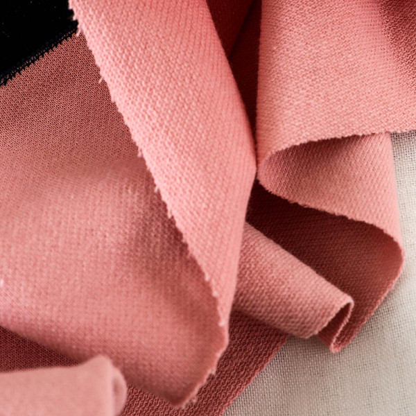 Καθημερινή γυναικεία μπλούζα με οβάλ λαιμόκοψη και επιγραφή