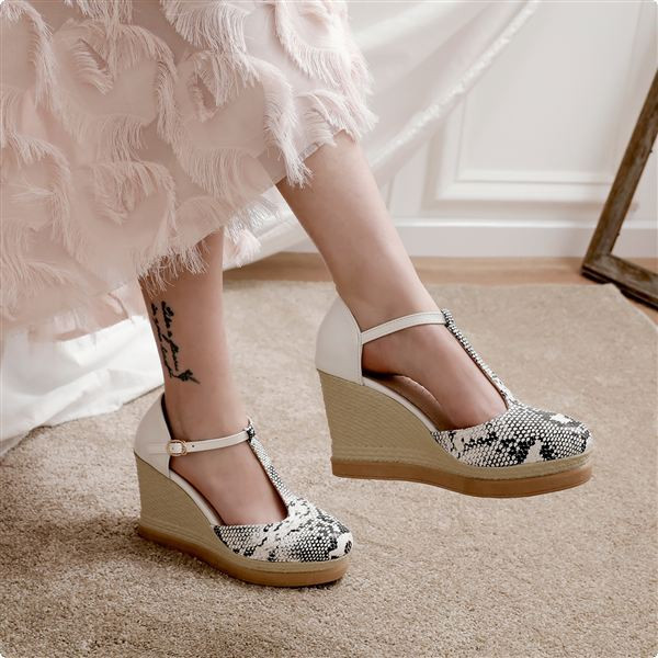 Uus kõrge platvormi ja loomamustriga naiste sandaalide mudel
