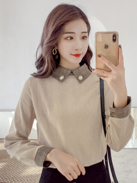 Κομψό γυναικείο πουκάμισο με κλασικό γιακά και κουμπιά με διακόσμηση πέρλες