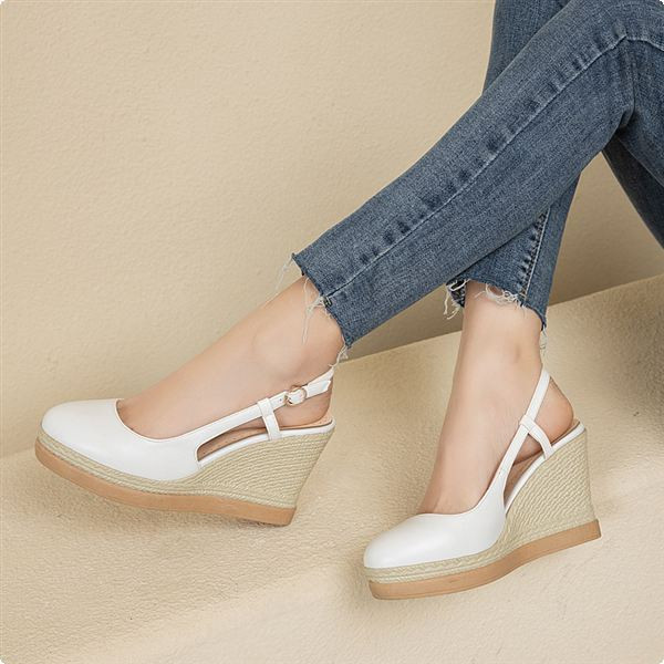 Modern magas platformú műbőr szandál