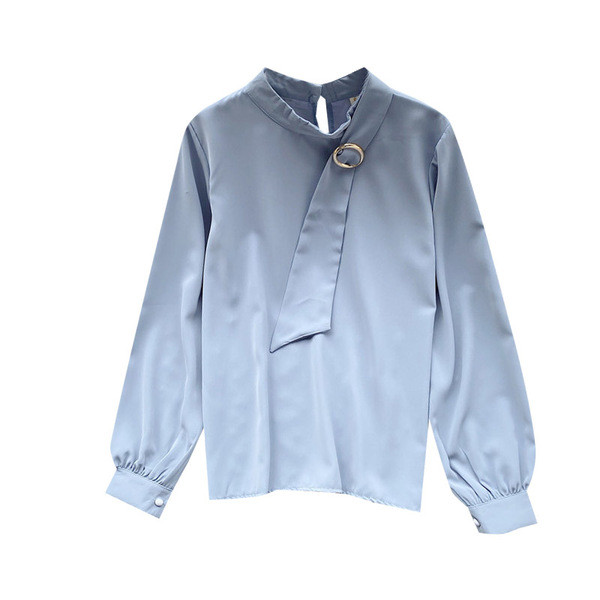 Stílusos női ing alacsony gallérral és hosszú ujjal