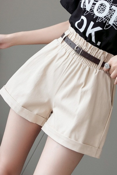 Alkalmi rövidnadrág magas elasztikus derékkal és övvel