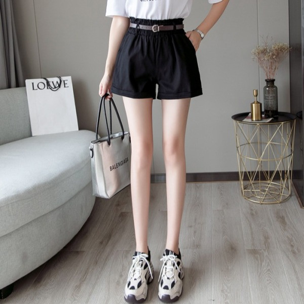 Alkalmi rövidnadrág magas elasztikus derékkal és övvel