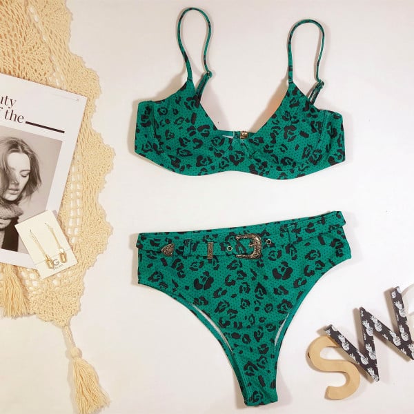 Aktualan dvodijelni kupaći kostim sa životinjskim uzorkom, visokim strukom i remenom