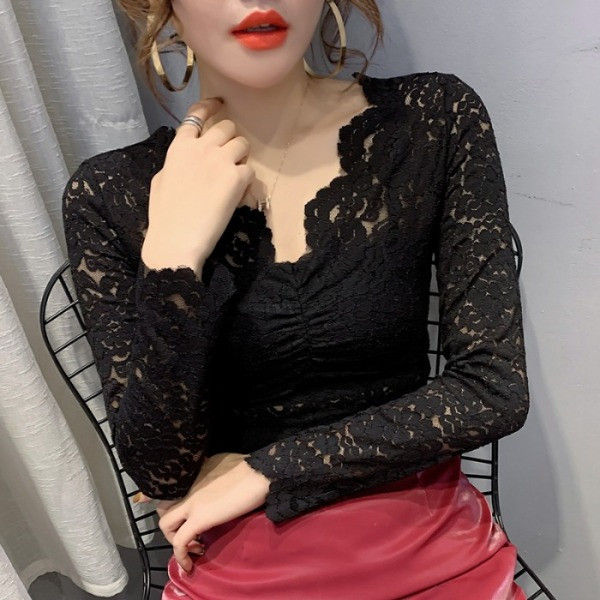 Ženska pripijena bluza s čipkom na V izrez