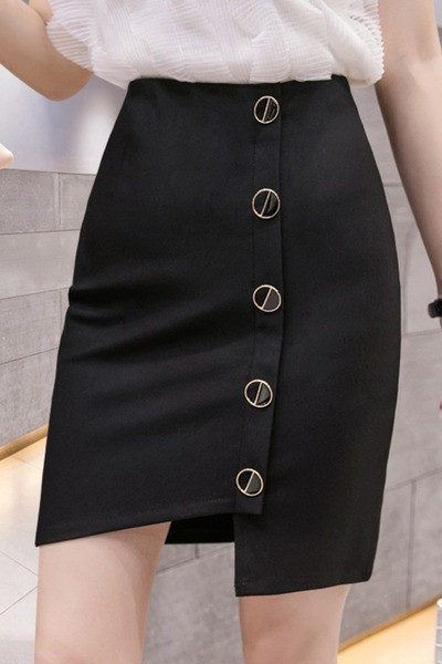 Κοντή γυναικεία  μαύρη ασύμμετρη φούστα με ψηλή μέση και κουμπιά