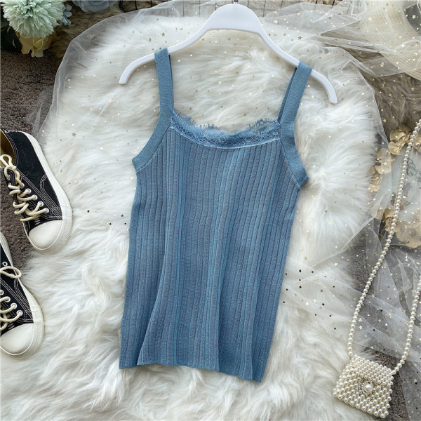 Lezser női felső szögletes nyakkivágással és csipkével