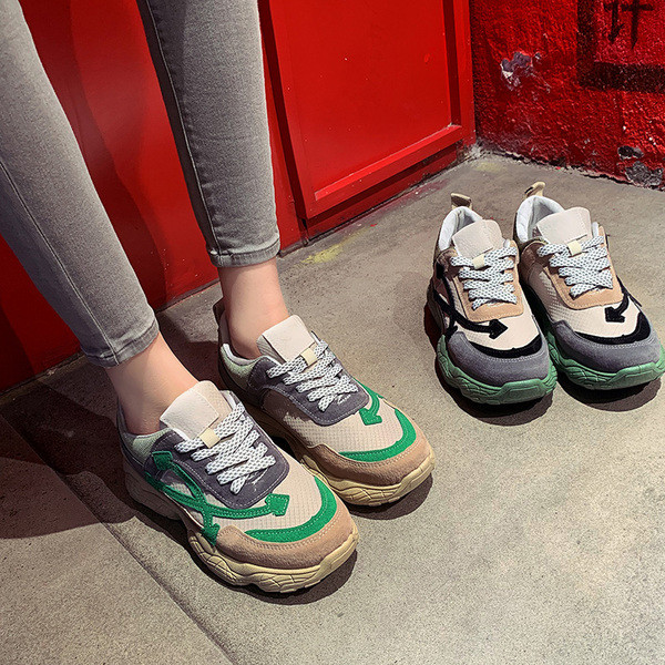 Aktuális női tornacipő öko velúrból, durva talppal