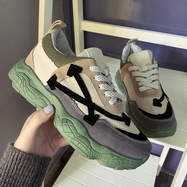 Aktuális női tornacipő öko velúrból, durva talppal