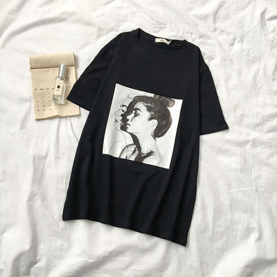 Női póló O-nyakkal és rátéttel