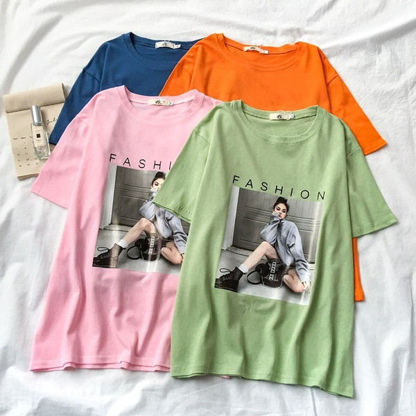 Alkalmi női póló, rátéttel és rövid ujjal