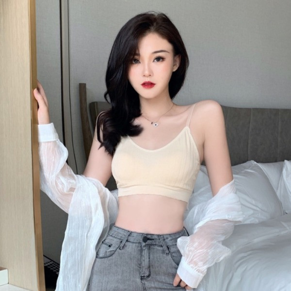 Rövid kötött mellszobor vékony pántokkal és párnákkal