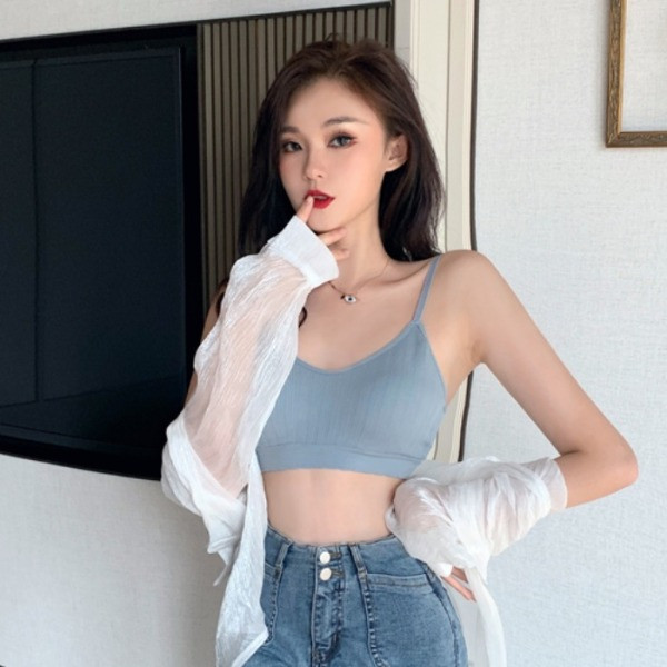 Rövid kötött mellszobor vékony pántokkal és párnákkal