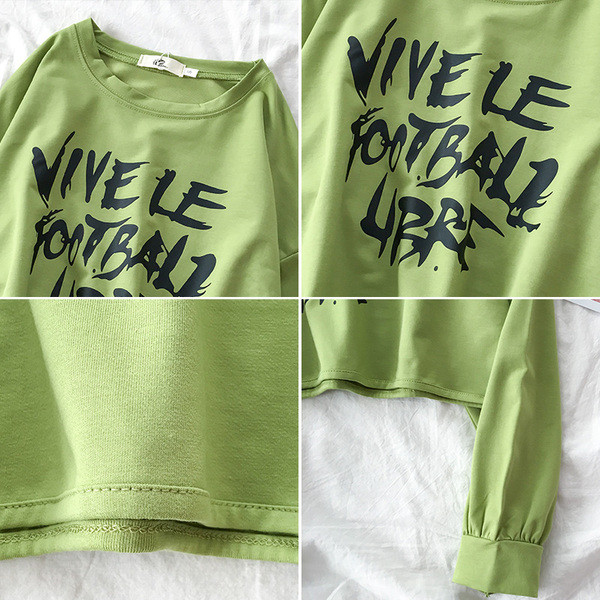 Γυναικεία μπλούζα με επιγραφές και οβάλ ντεκολτέ