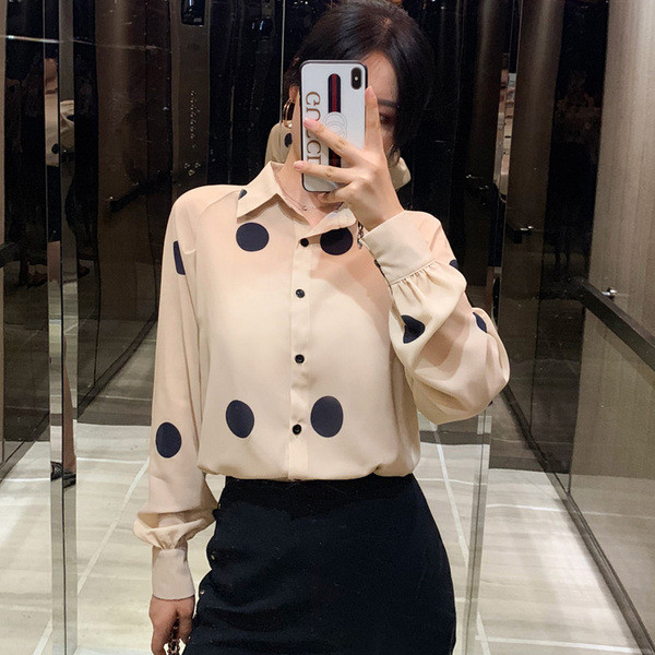 Bézs sifon ing klasszikus gallérral és gombokkal